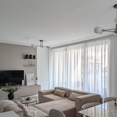 Modern 2-Bedroom City Center Apartment 